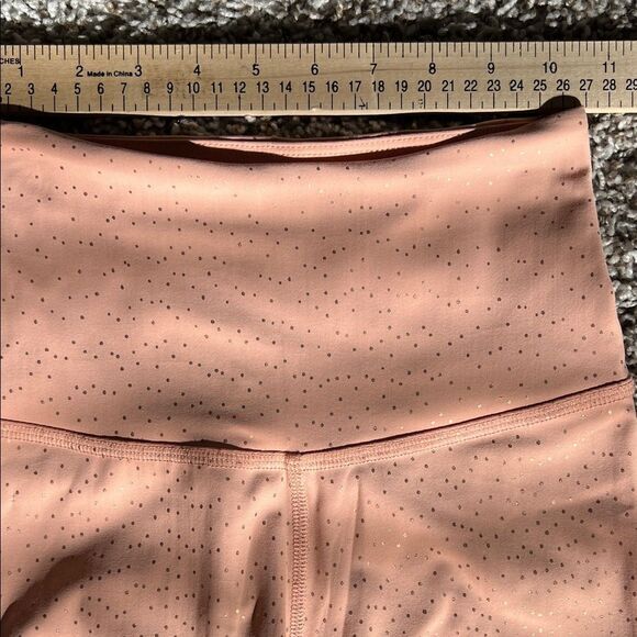 Beyond Yoga Drip Dot High Waisted Midi Legging Coral Rose Gold in Size S - Picture 9 of 16